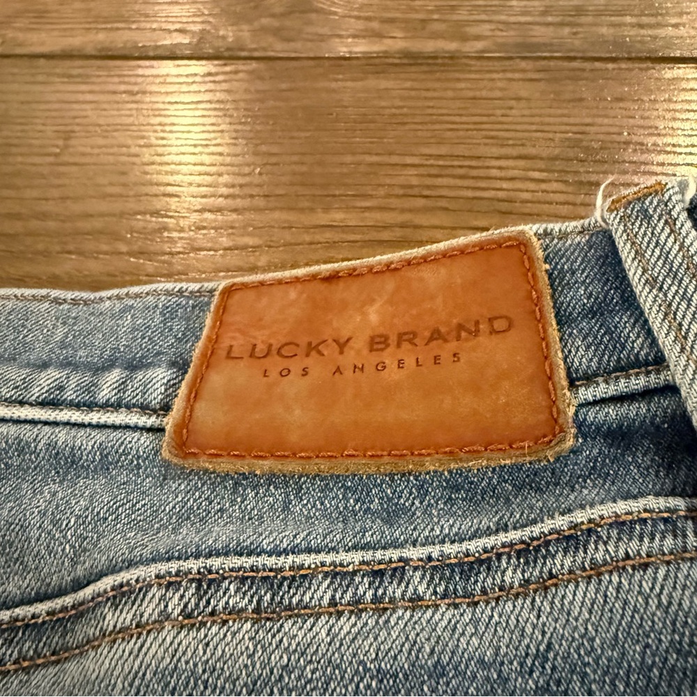 Classic Women's Straight-Leg Jeans - Light Blue - Picture 4 of 6